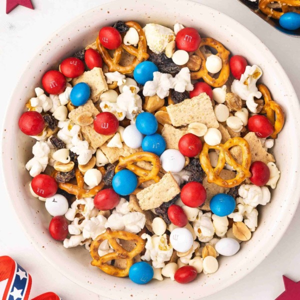 No oven required and endlessly customizable, this red, white, and blue snack mix is ideal for last-minute 4th of July hosting. It’s crowd-pleasing, budget-friendly, and naturally festive with bright Independence Day colors that pop on any party table.